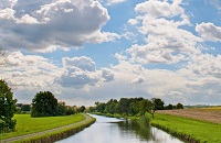 [Translate to Englisch:] Hausboot fahren in Frankreich, mit Kuhnle-Tours auf den schönsten Kanälen unterwegs